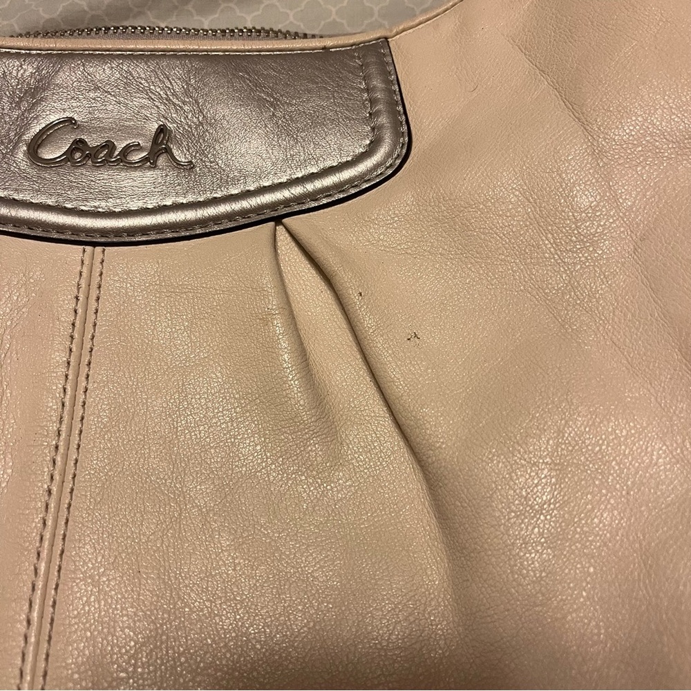 Coach Cream/White Leather Hobo Ashley Bag - Picture 3 of 10